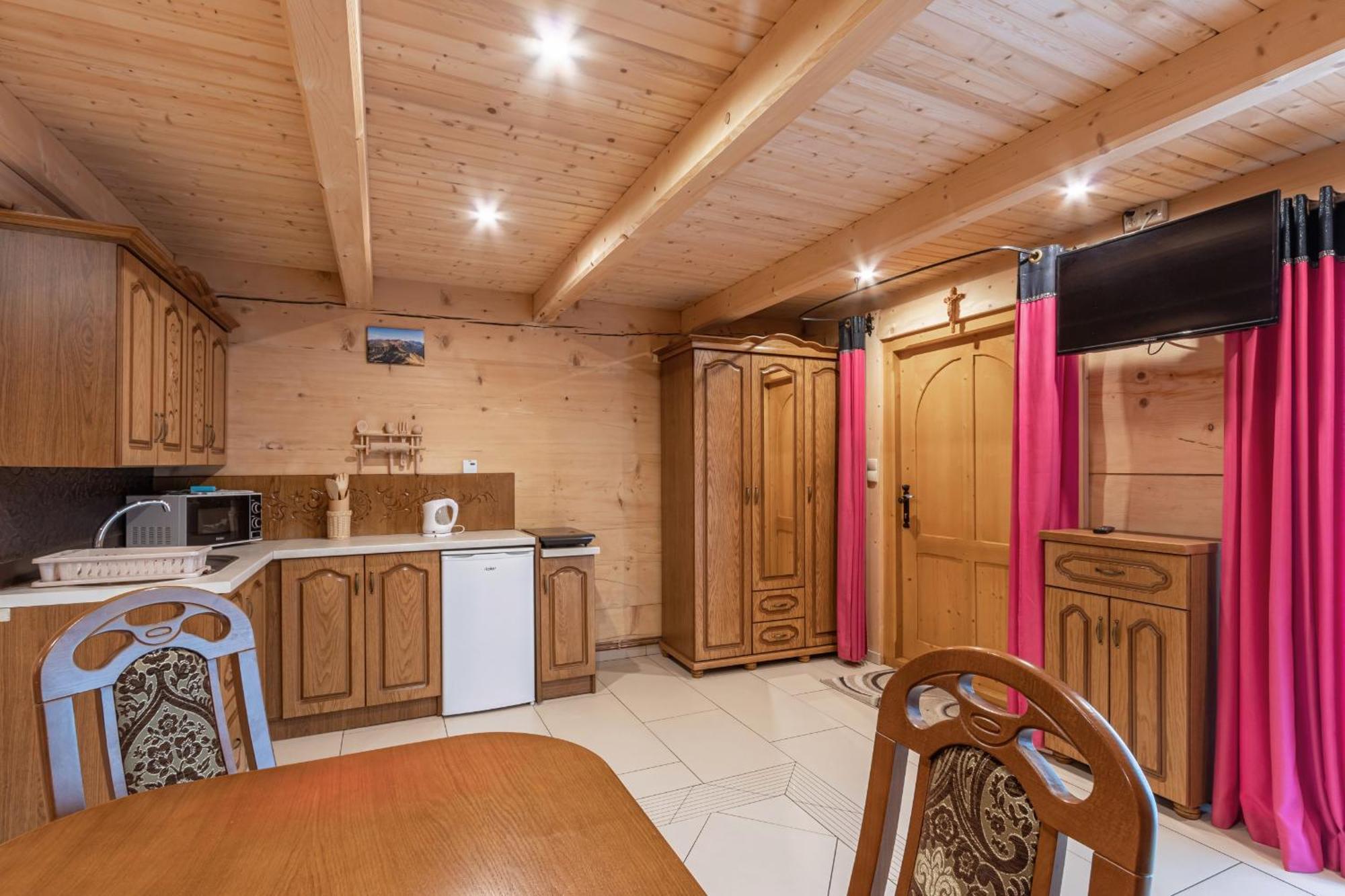 Lesny Dwor Bed & Breakfast Murzasichle Exterior photo